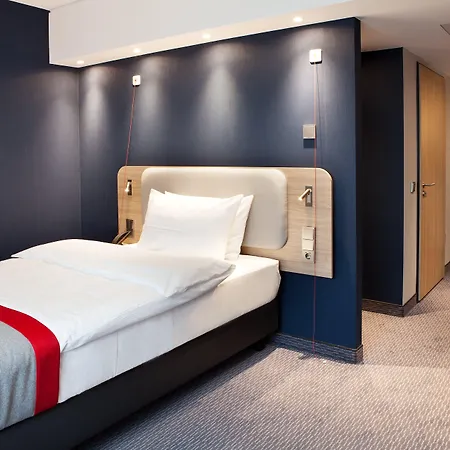 Express - By Ihg 3*