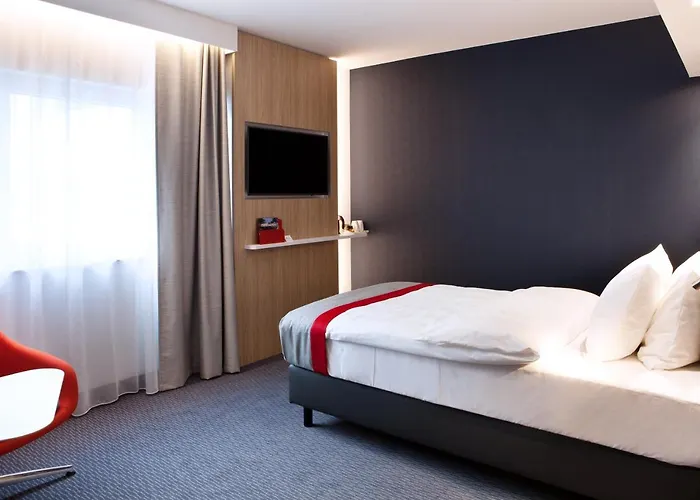 Express - By Ihg دارمشتاد