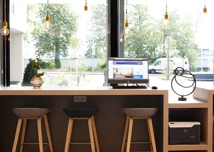 Express - By Ihg دارمشتاد