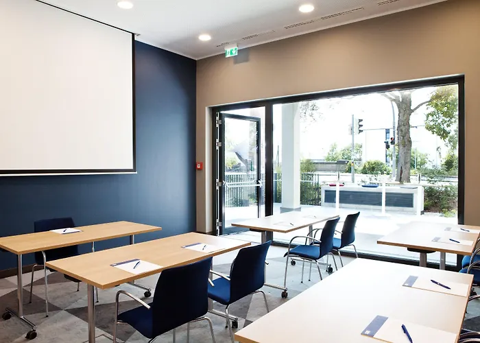 Express - By Ihg Hotel 3*