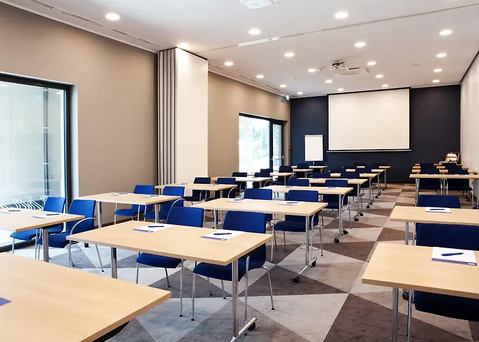 Express - By Ihg فندق