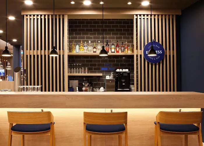 فندق Express - By Ihg دارمشتاد