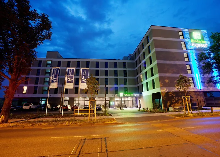 فندق Express - By Ihg 3*