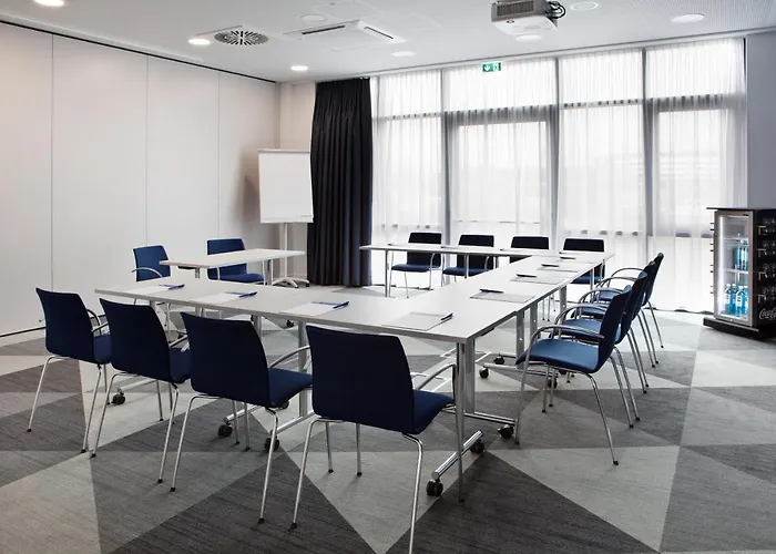 Express - By Ihg فندق 3*